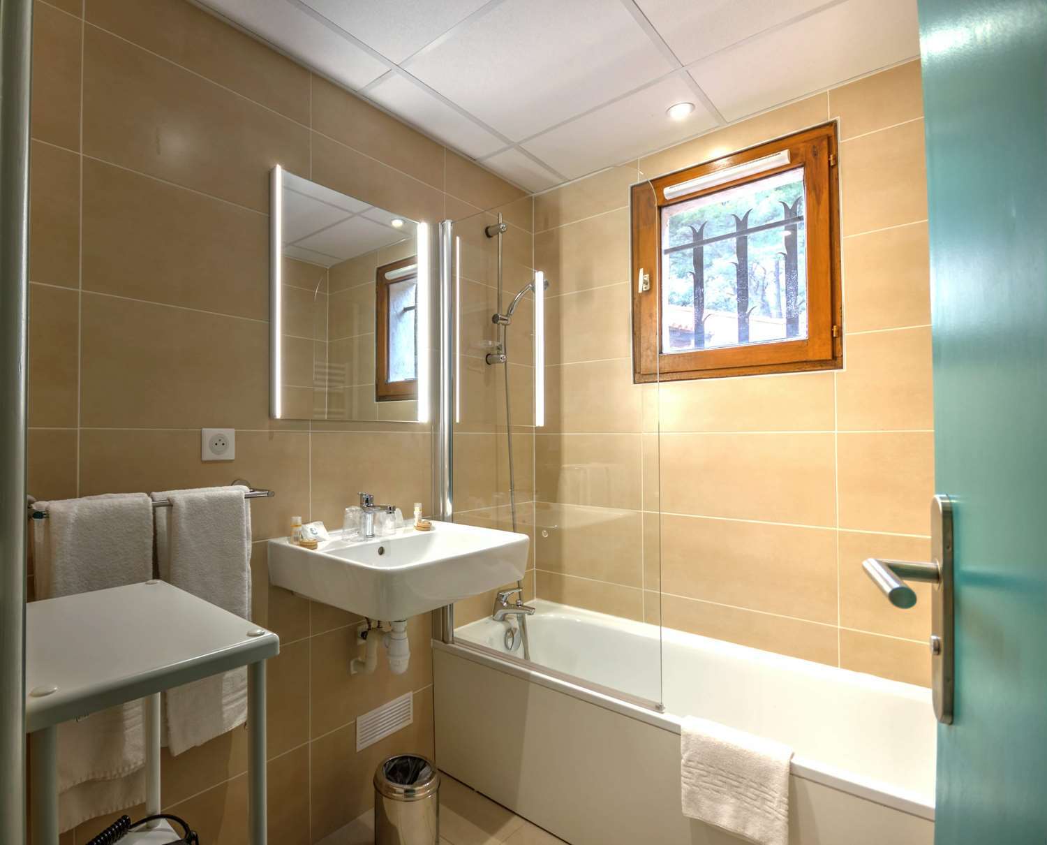 Best Western Domaine De Roquerousse Salon-de-Provence Exteriér fotografie